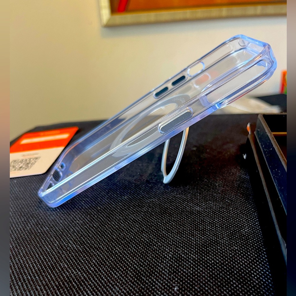 Torras Upro iPhone Case with Stand